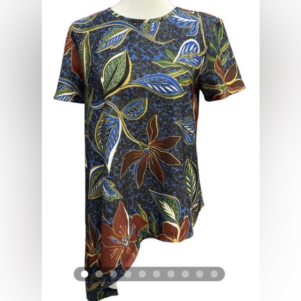 Zara New with out tags no flaws really cute asymmetrical short sleeve top